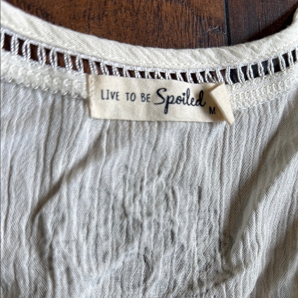 Live to be Spoiled top off white size M (F28) - Picture 2 of 6